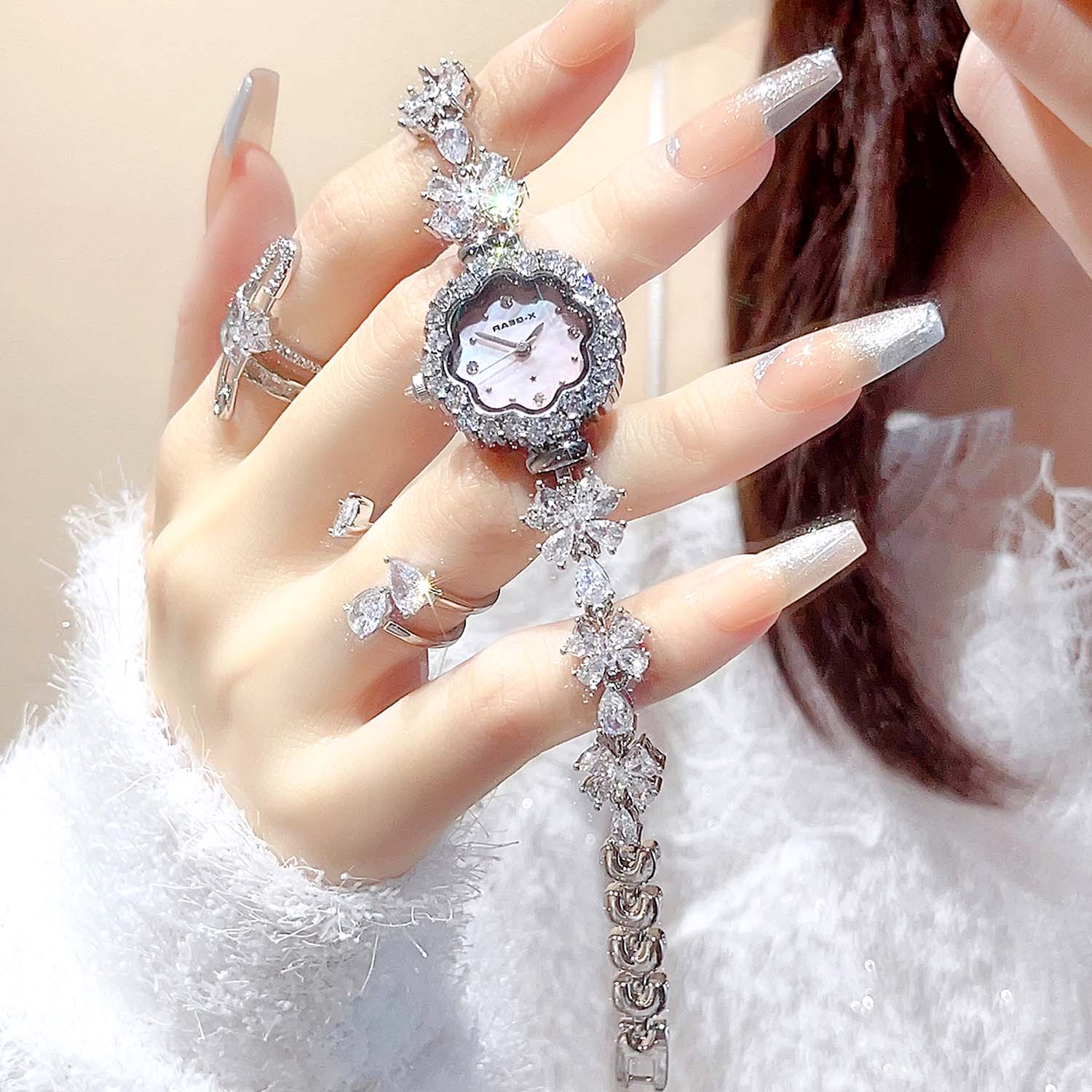 Luxury X I Watch - Часы-браслет X-GEAR Butterfly: Премиум-класс, полностью инкрустированные